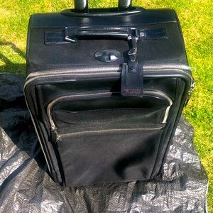 TUMI Alpha CARRY ON LIGGAGE